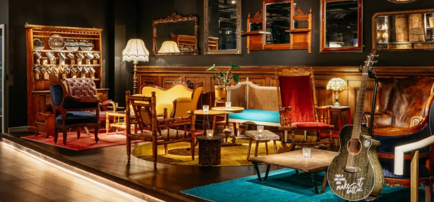 Ruby Molly Hotel & Bar
