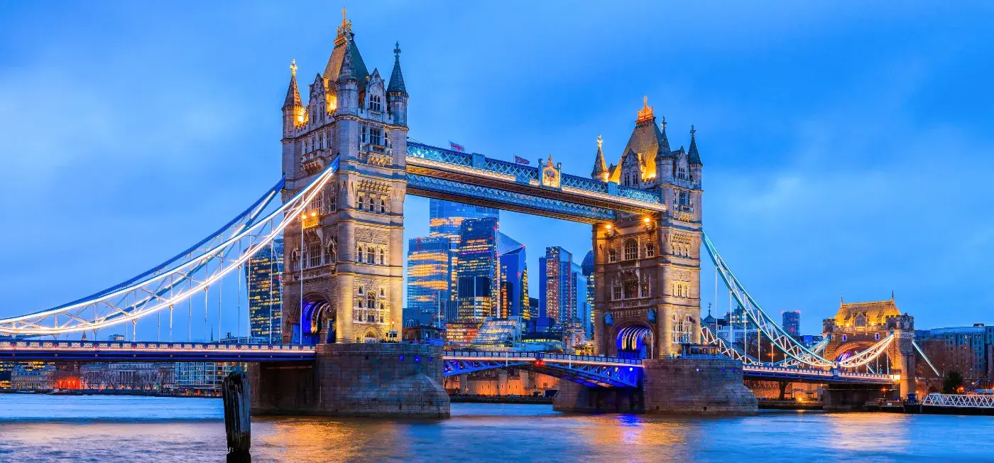 illuminated at night view of London, United Kingdom