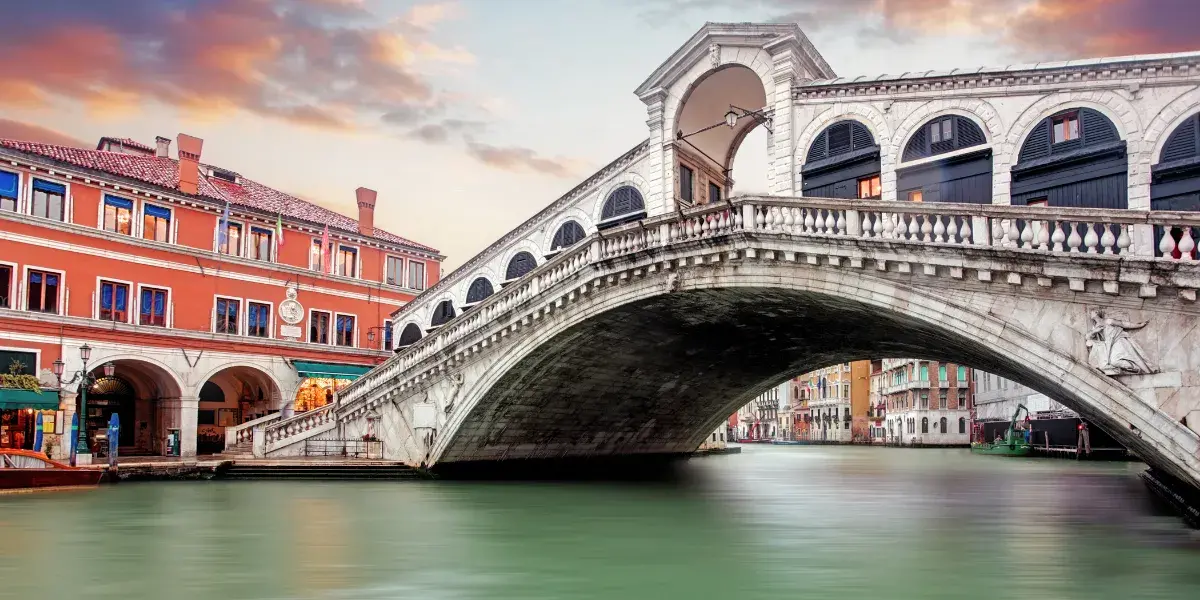 Ponte di Rialto View of Rome, Italy